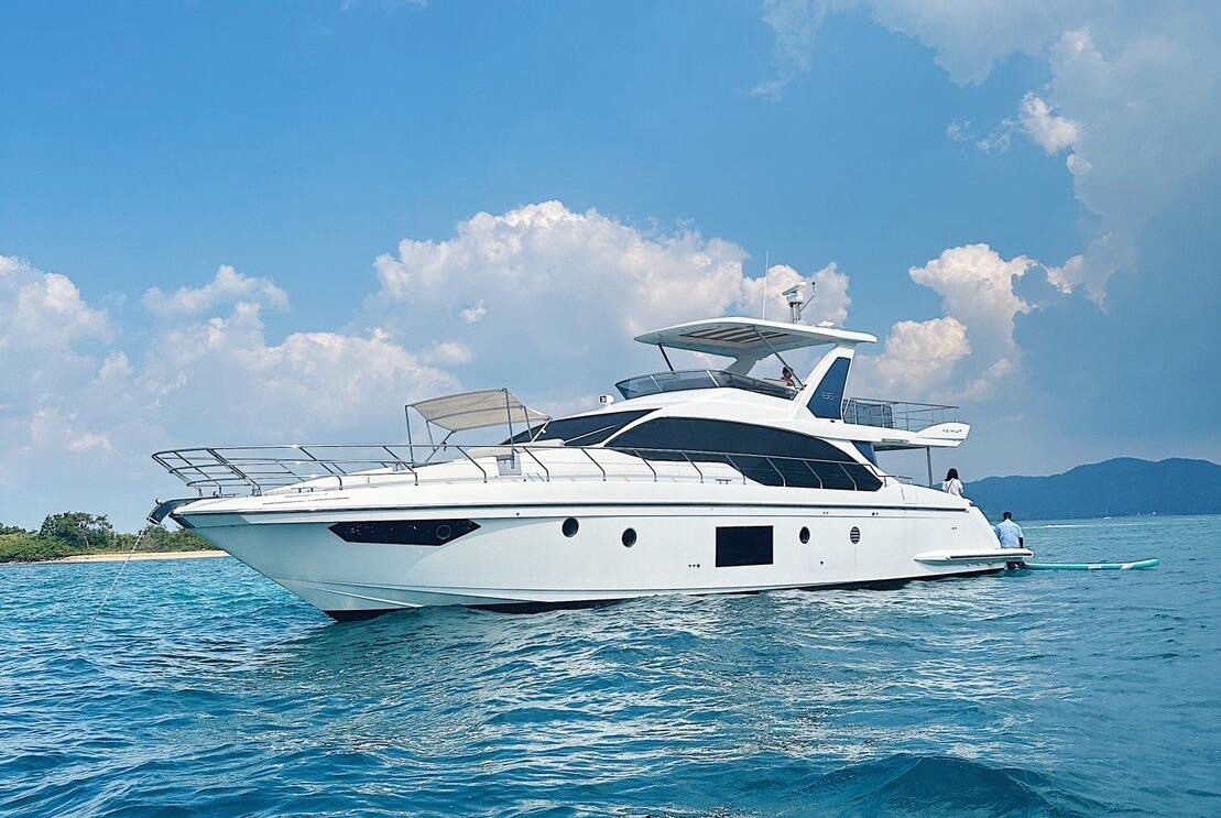 Yacht 1