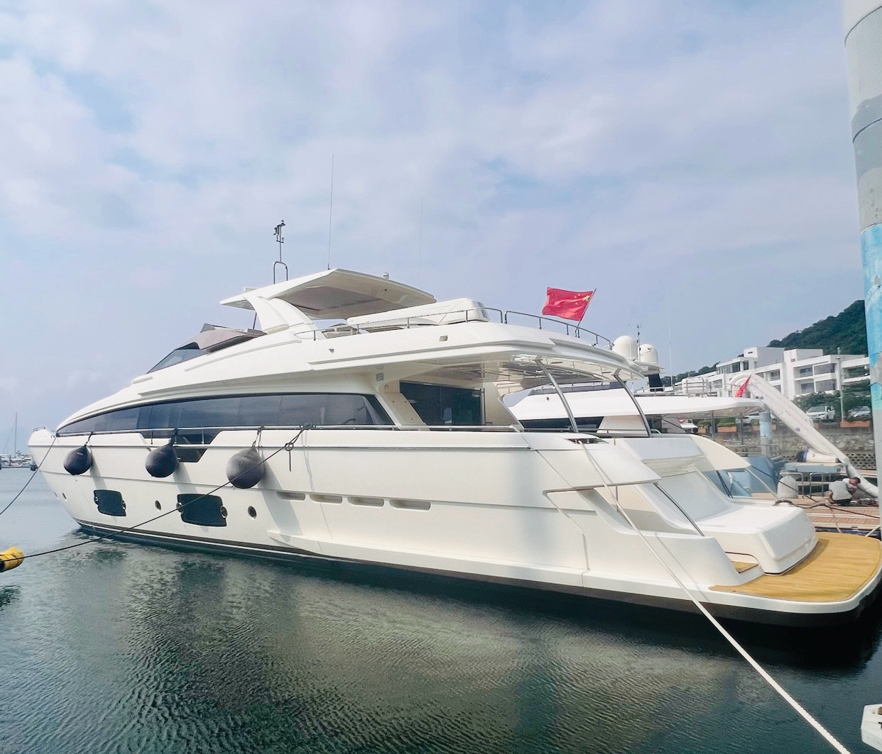 Yacht 1
