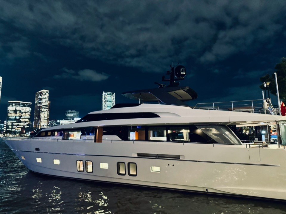 Yacht 1